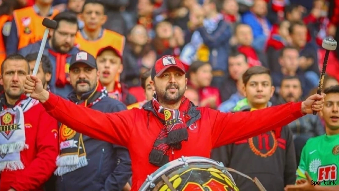 Eskişehirspor taraftarının Abdullah Avcı'ya tepkisi sürüyor