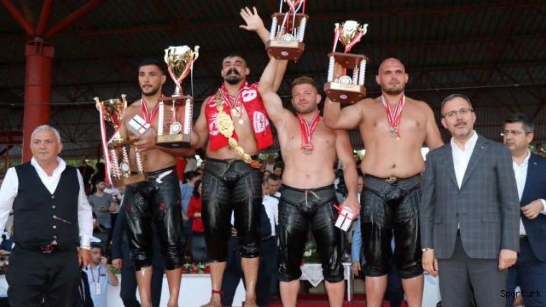 Futbolcuyken beni soyunma odasında unuttular