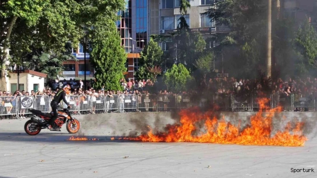 Motosiklet festivalinde adrenalin dolu anlar