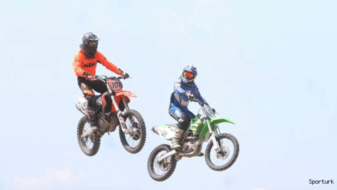 Uçan motosikletler, İstanbul semalarında