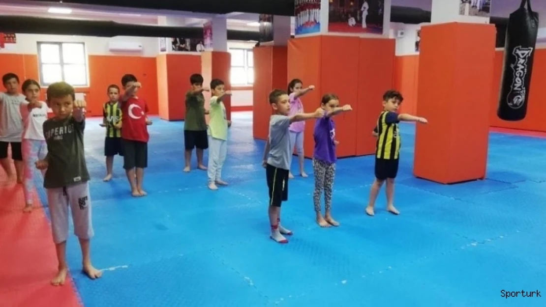 Yaz okulu öğrencileri eğitimlerini almaya devam ediyor