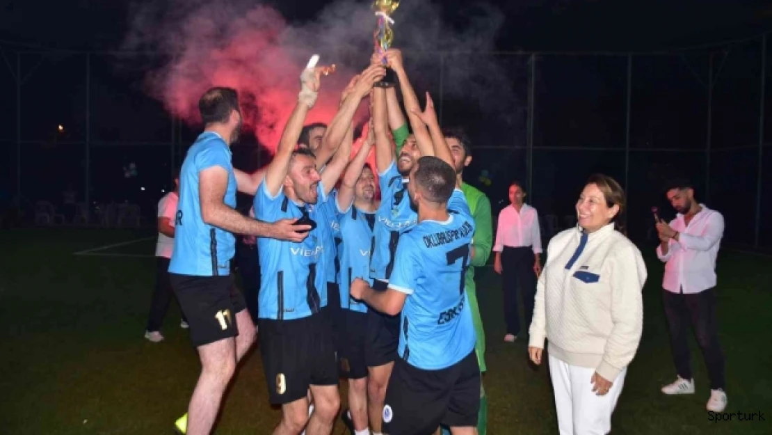6'ncı İnönü Geleneksel Halı Saha Turnuvası kazananı Oklubalı Gençlik Spor oldu