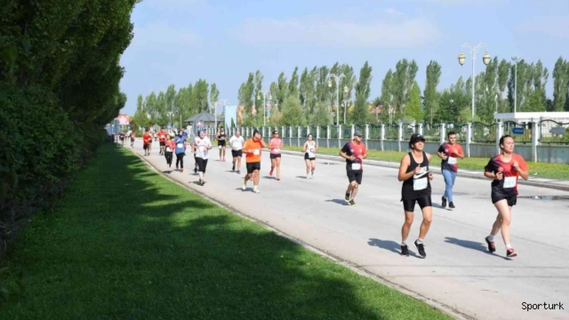 Anadolu Üniversitesi LÖSEV için koştu