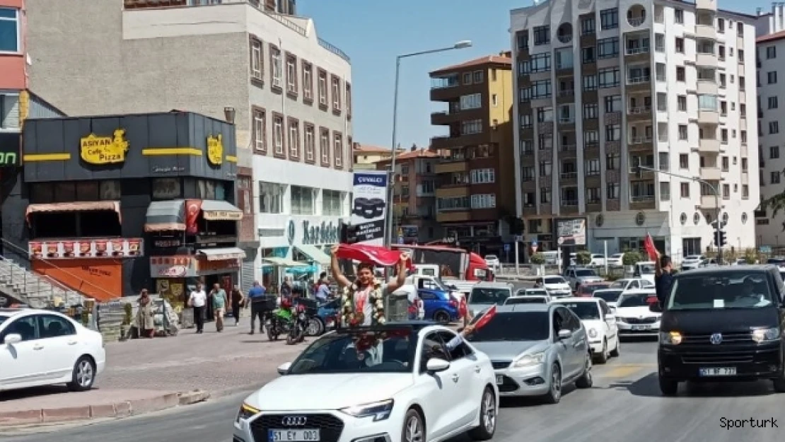 Avrupa şampiyonu halterci Büyükhüseyinler coşkuyla karşılandı