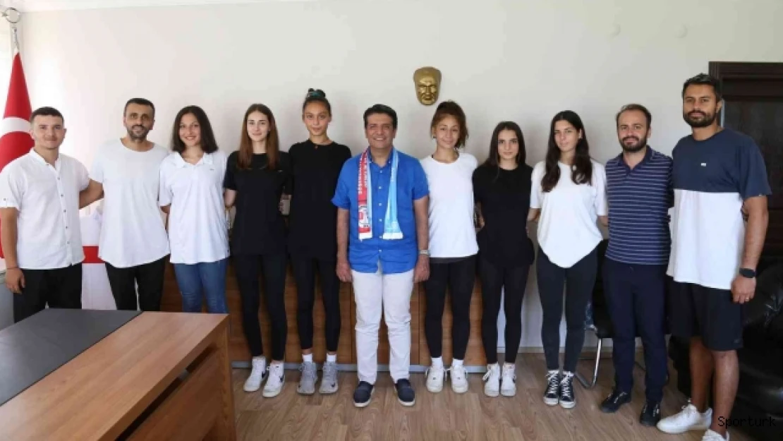 Başkan Turgay Genç, voleybol takımını ağırladı