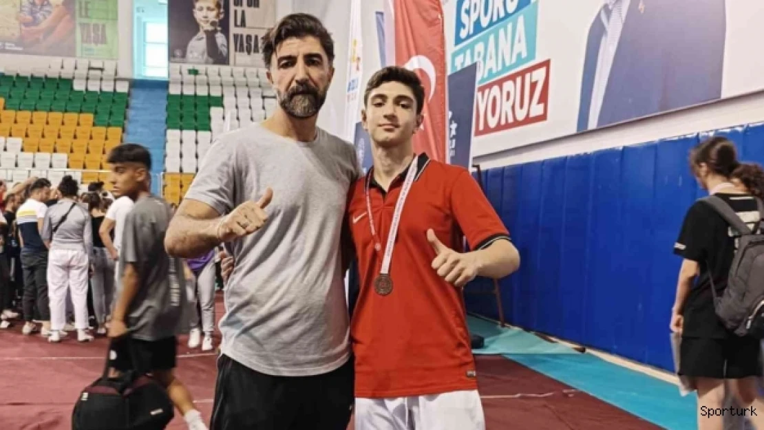Bedirhan Kaya taekwondoda Türkiye 3.'sü oldu