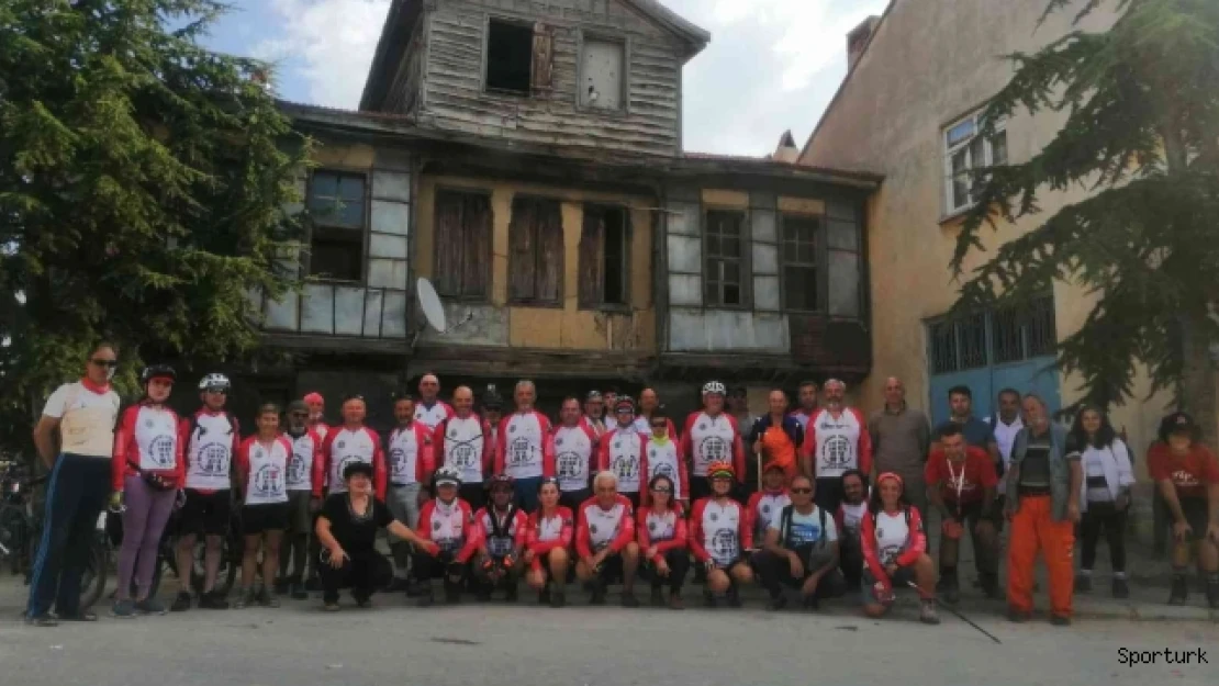Eskişehirli 8 bisikletçi, bin 150 kilometre pedal çevirecekleri Büyük Taarruz Bisiklet Turu'nda