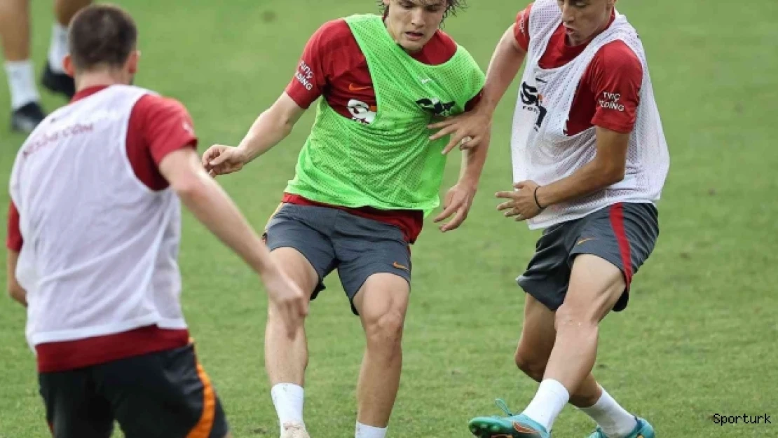 Galatasaray, antrenmanda dört takımlı turnuva yaptı