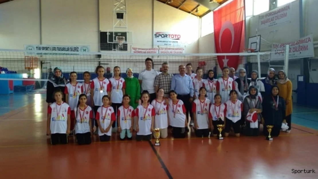 Gediz'de voleybol turnuvası