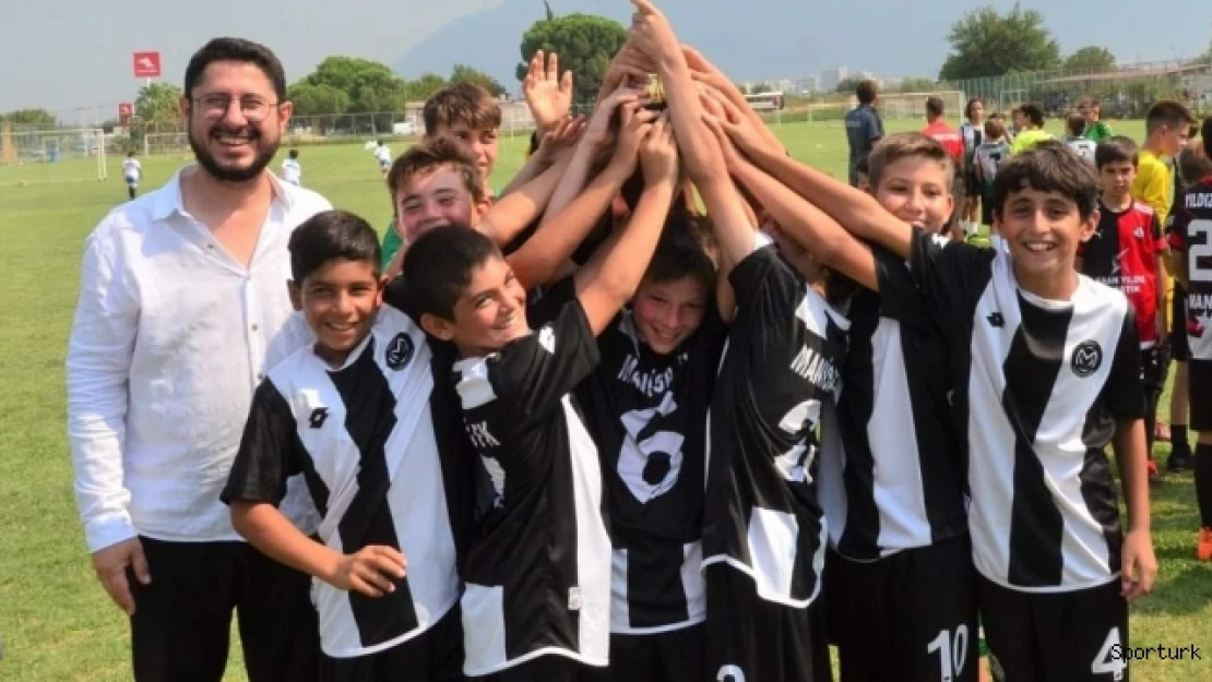 Geleceğin futbolcuları Zafer Kupası'nda ter döktü