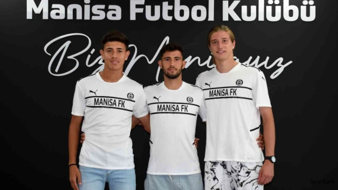Genç futbolcular Ayberk, Berke ve Arda profesyonel oldu