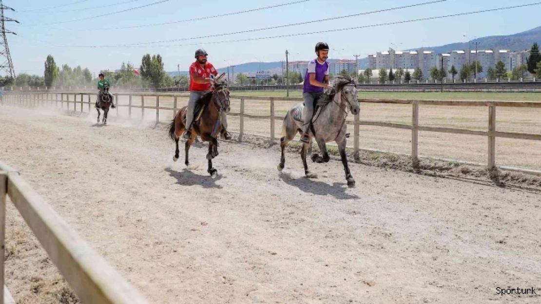 Kütahya'da Rahvan At Yarışları heyecanı