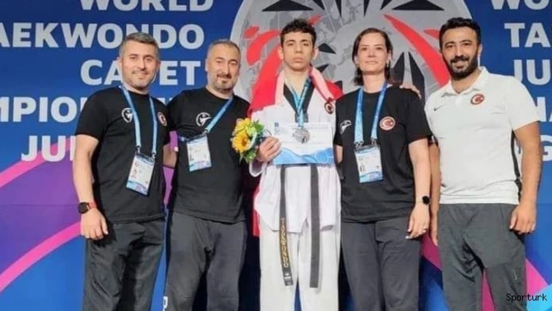 Milli sporcunun başarısı ilçede sevinçle karşılandı