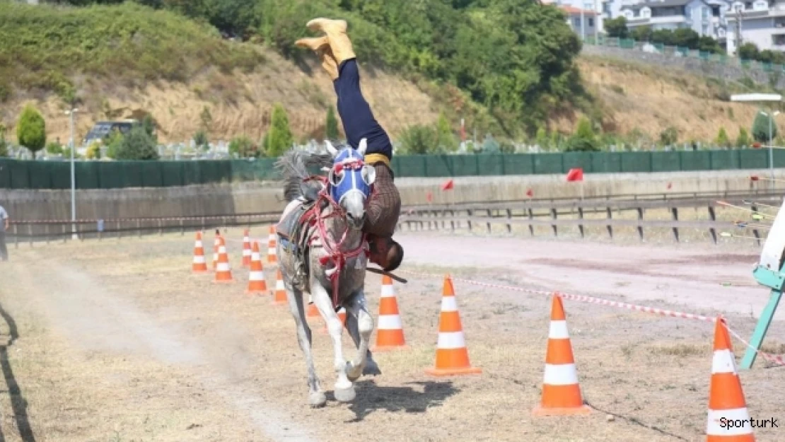 Rahvan at yarışları nefes kesti