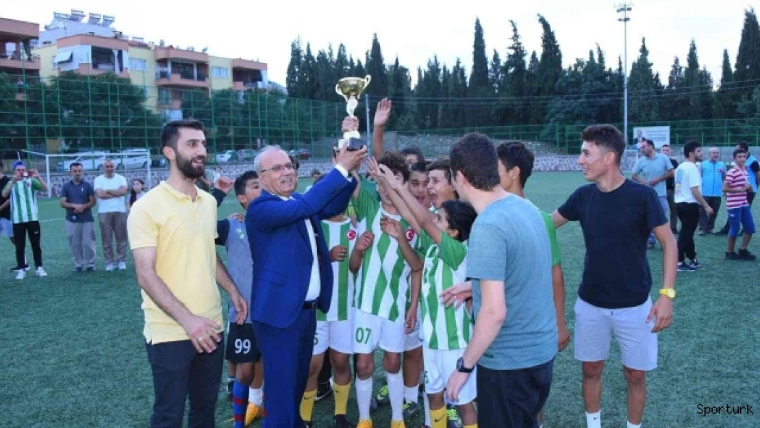 Salihli'de kardeşlik turnuvasında şampiyon Köseali oldu
