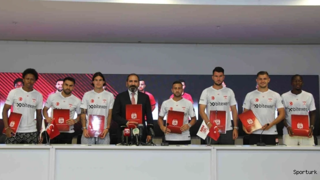 Sivasspor'da toplu imza töreni