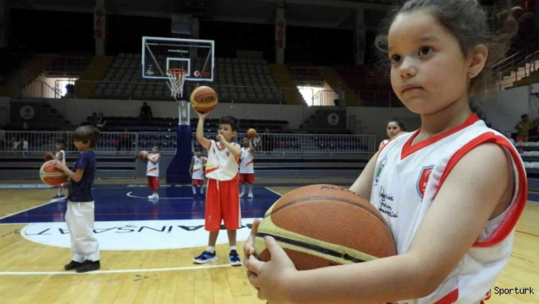 Sporculara lisans öncesi basketbol atölyesi