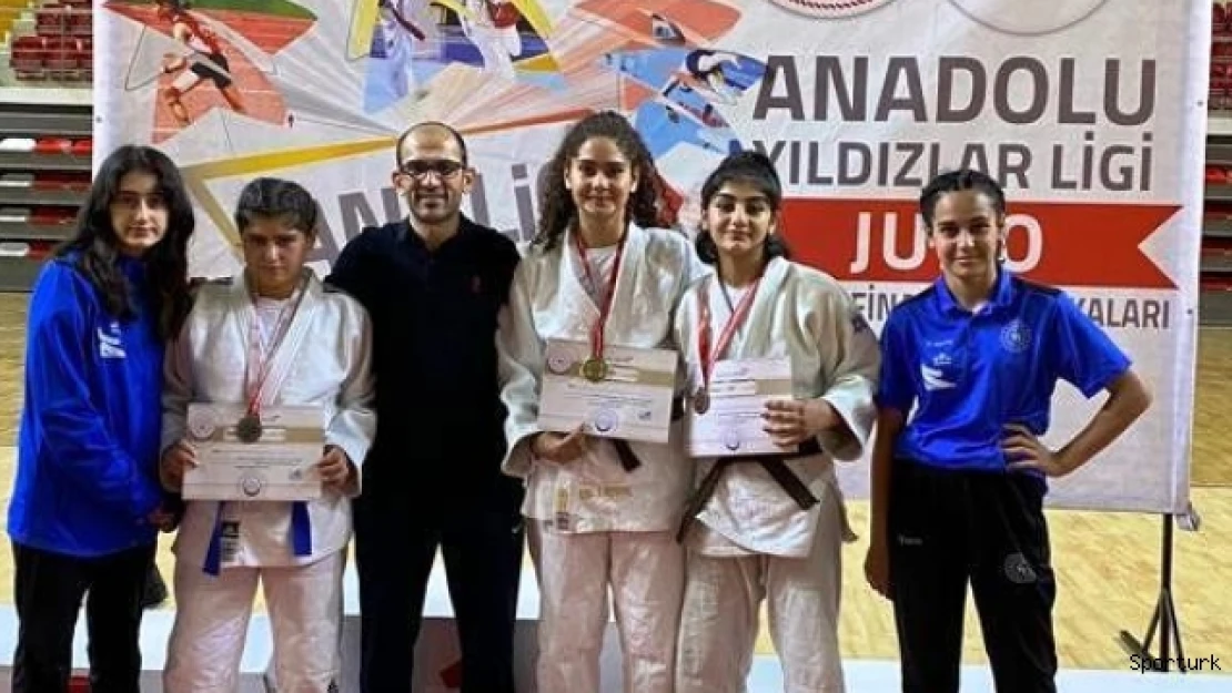 Vanlı judocular madalyalarla döndü