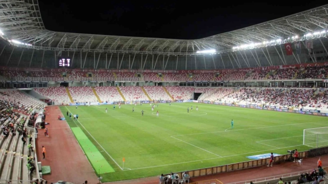 4 Eylül Stadyumu'nda maça taraftar ilgi göstermedi