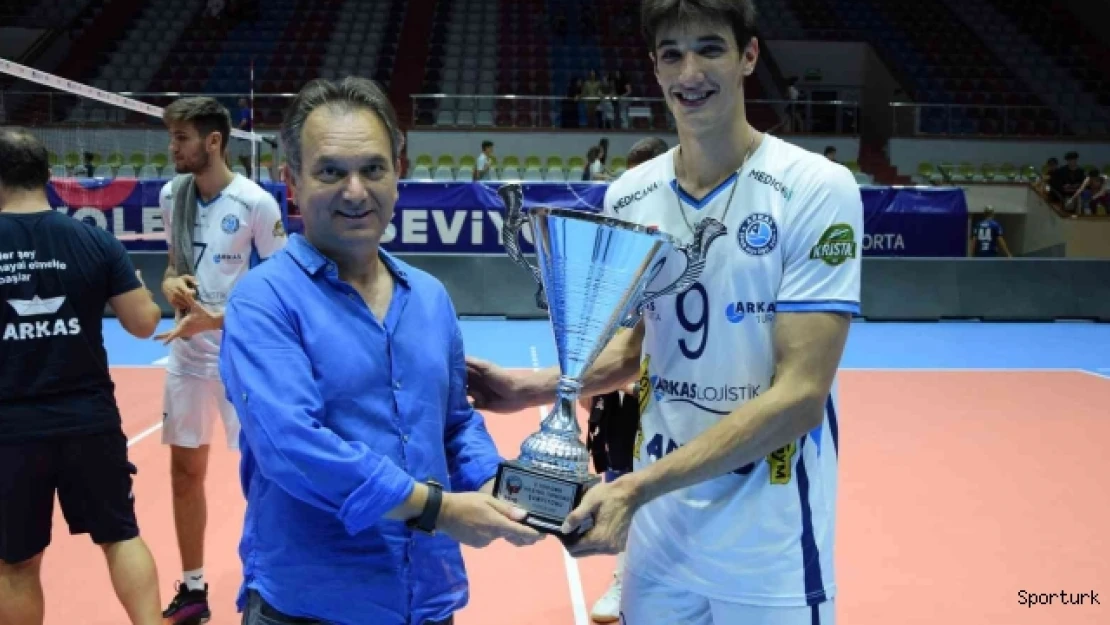 8. TSYD İzmir Voleybol Turnuvası'nda kazanan Arkasspor