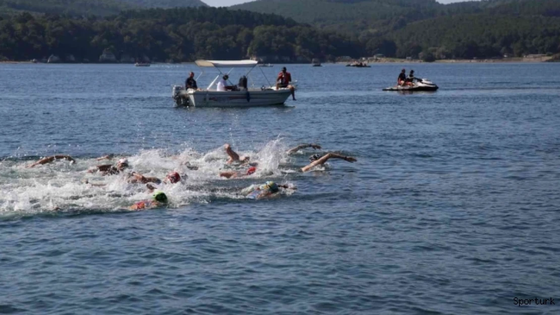 8 ülkeden 35 sporcunun katıldığı şampiyona renkli görüntülere sahne oldu