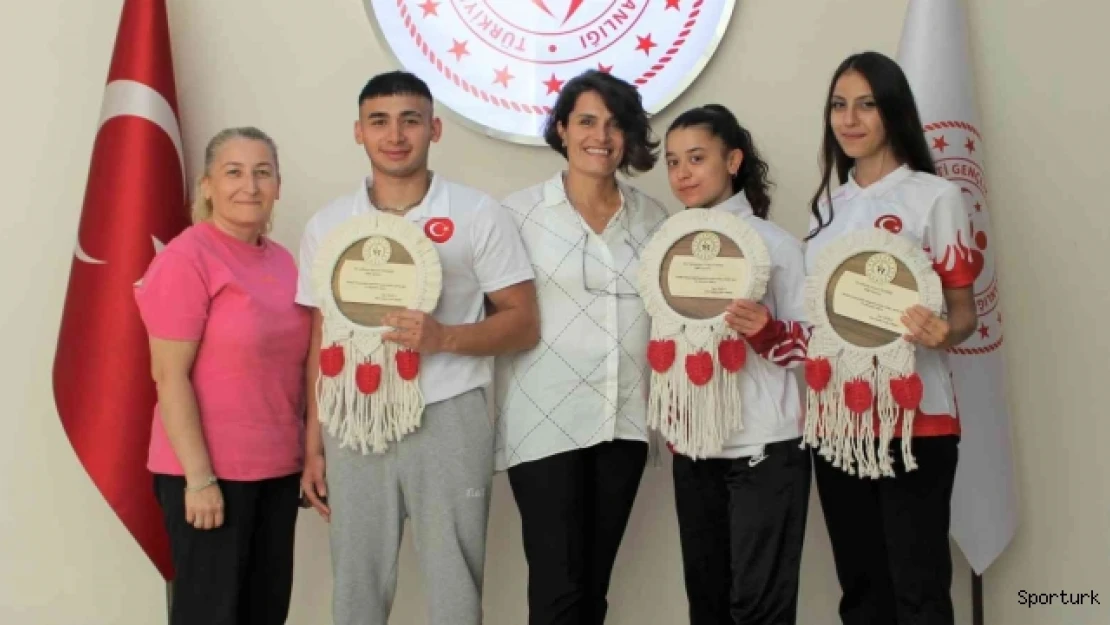 Başarılı karateciler ödüllendirildi