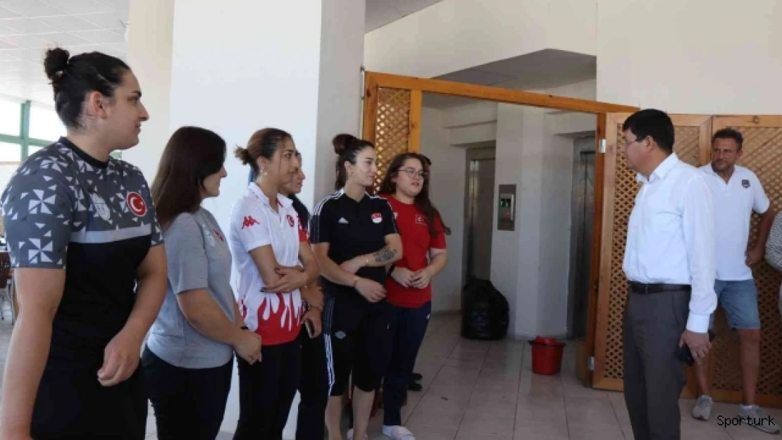 Başkan Özcan Halter Milli Takımı'yla bir araya geldi