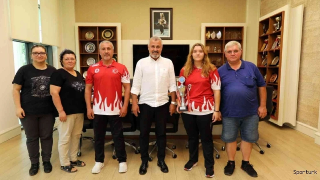 Başkan Sözen Kick Boks şampiyonunu ağırladı