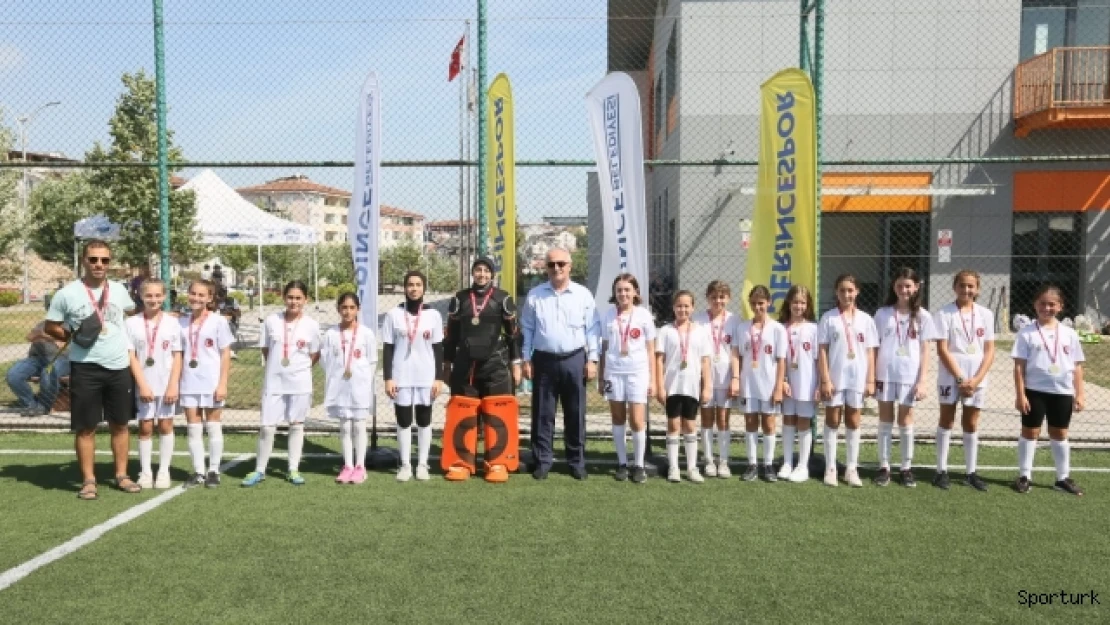 Çim Hokeyi Turnuvasında kıyasıya mücadele
