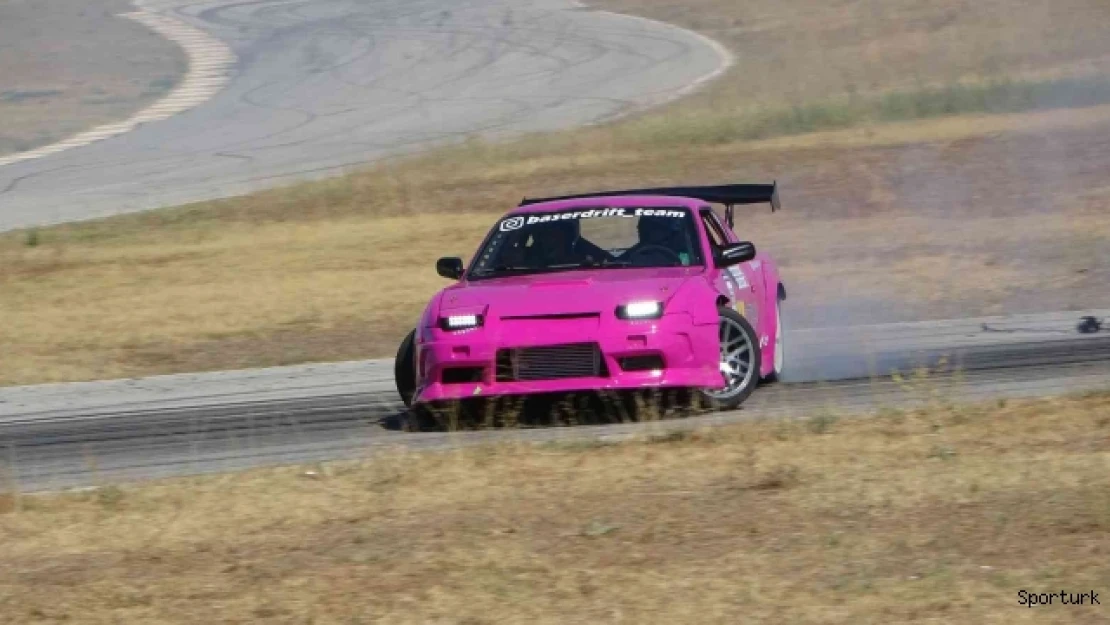 Drift tutkunları Uşak'ta buluştu