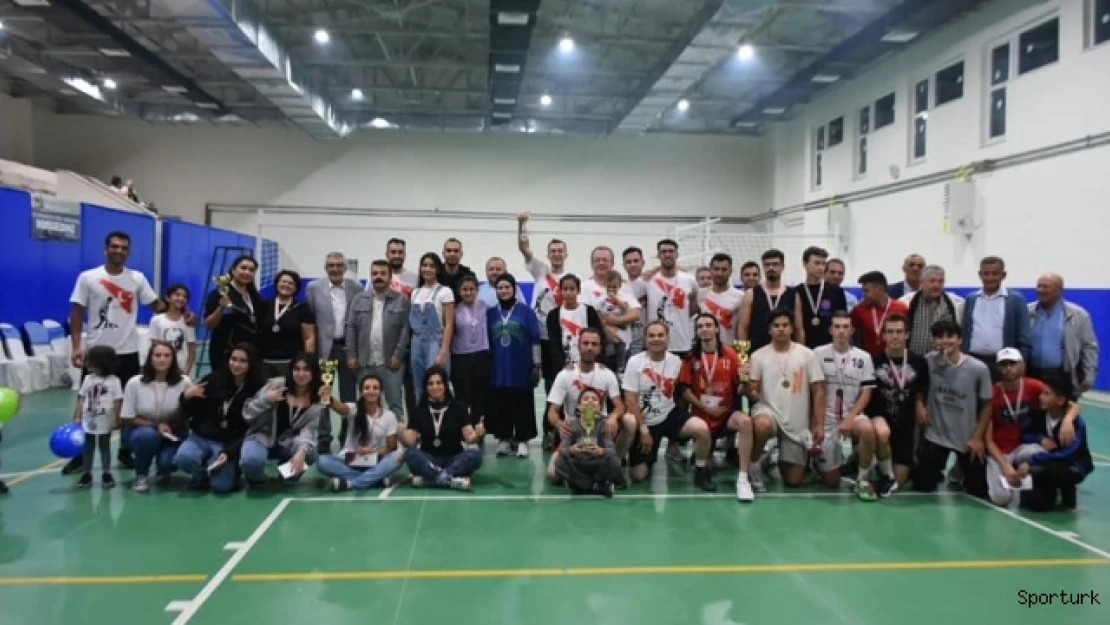 Geleneksel Voleybol Turnuvası sona erdi