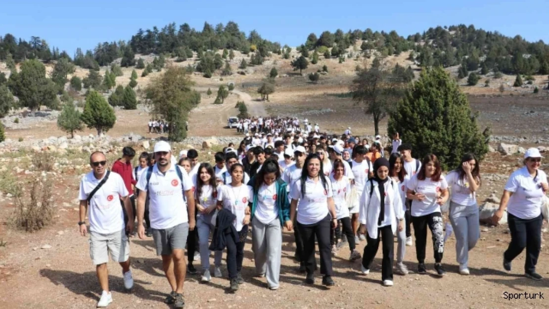 Gençler Toroslar'da buluştu