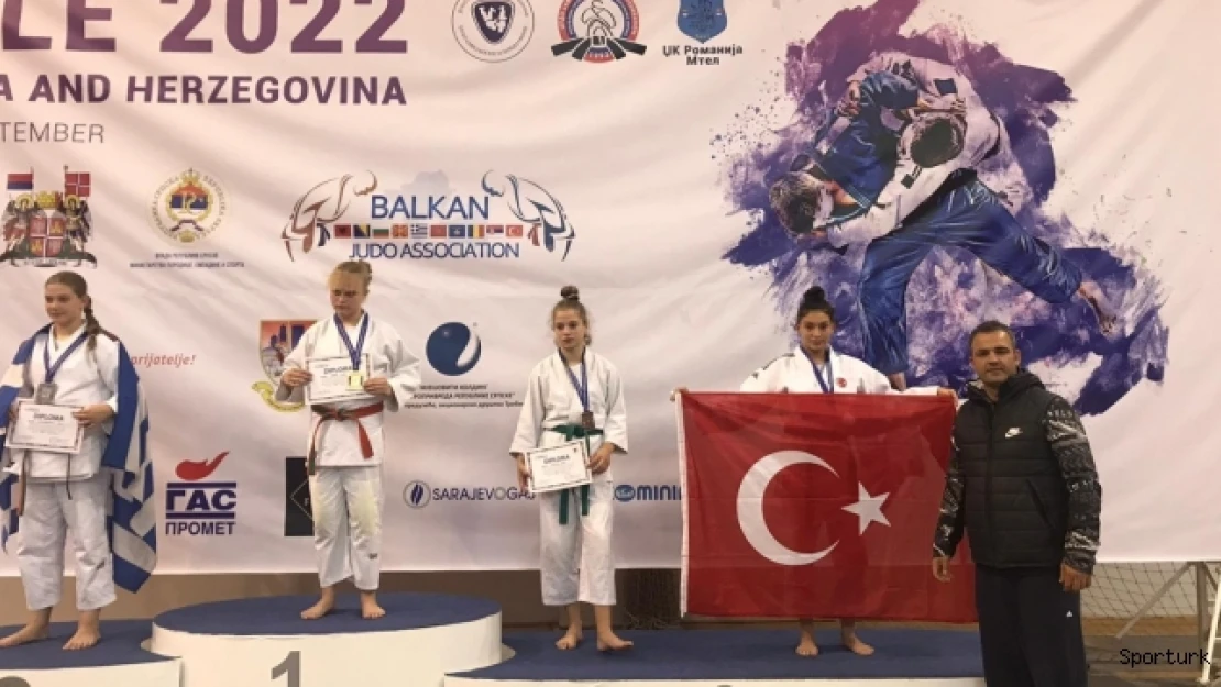 İkra Üzüm'den bronz madalya