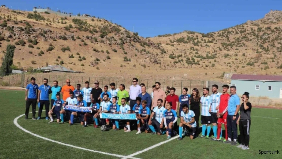 Kadın futbol takımı erkekleri yendi