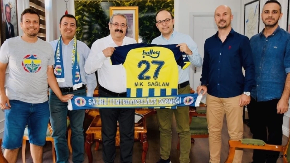 Kaymakam ve emniyet müdürüne Fenerbahçe forması
