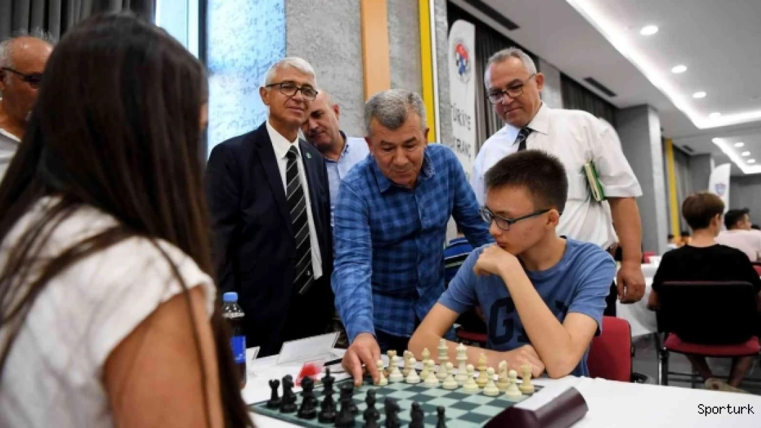 Konyaaltı'nda satranç heyecanı başladı