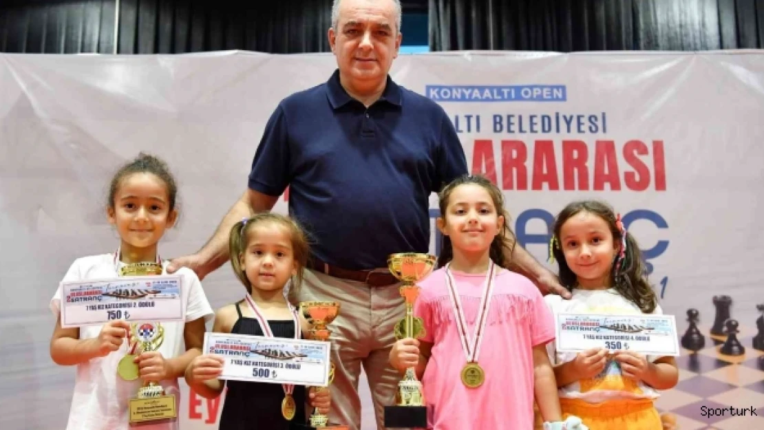 Konyaaltı'nda Uluslararası Satranç Turnuvası sona erdi