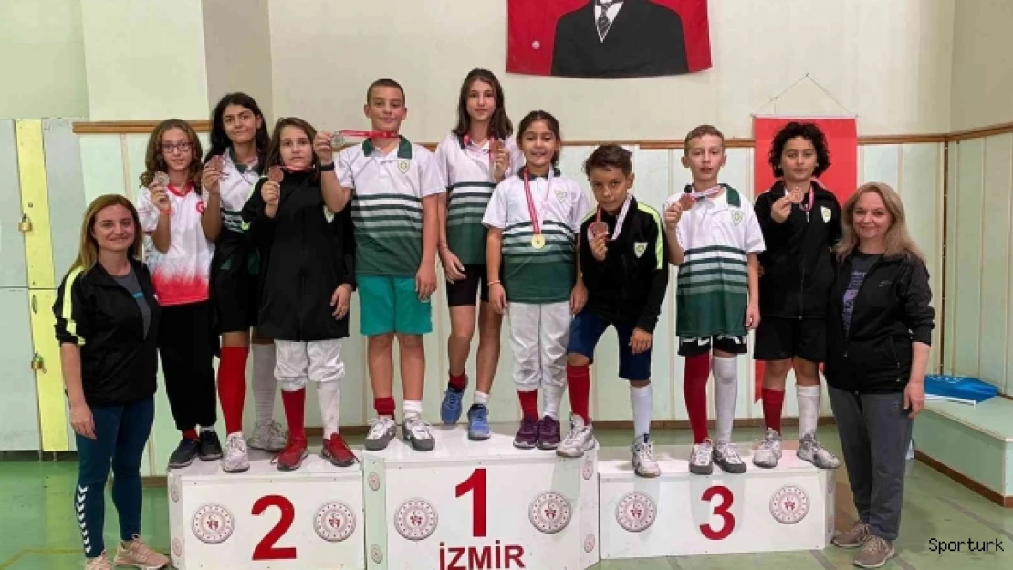 Manisa BBSK'lı eskrimcilerden 16 madalya