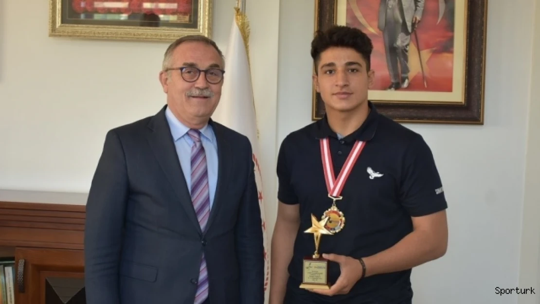 Müdür Akyol, Balkan Şampiyonu Zaloğlu'nu makamında ağırladı