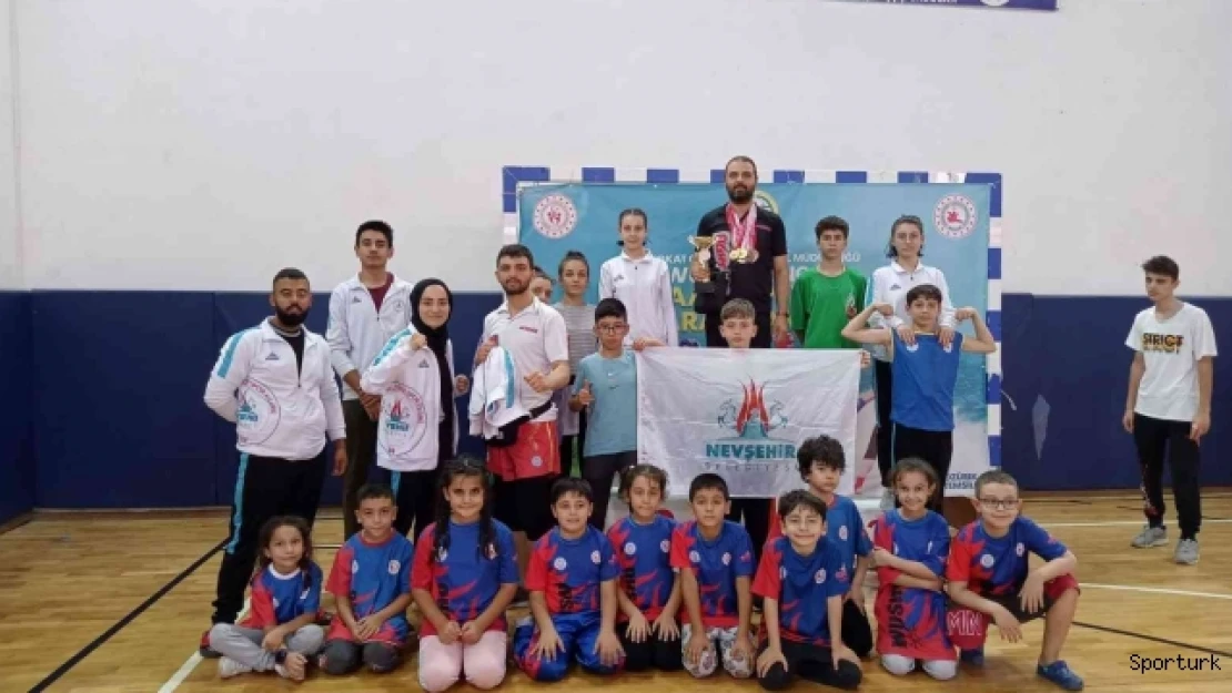 Nevşehir Belediyesi Gençlik ve Spor Kulübü sporcuları takım olarak üçüncü oldu