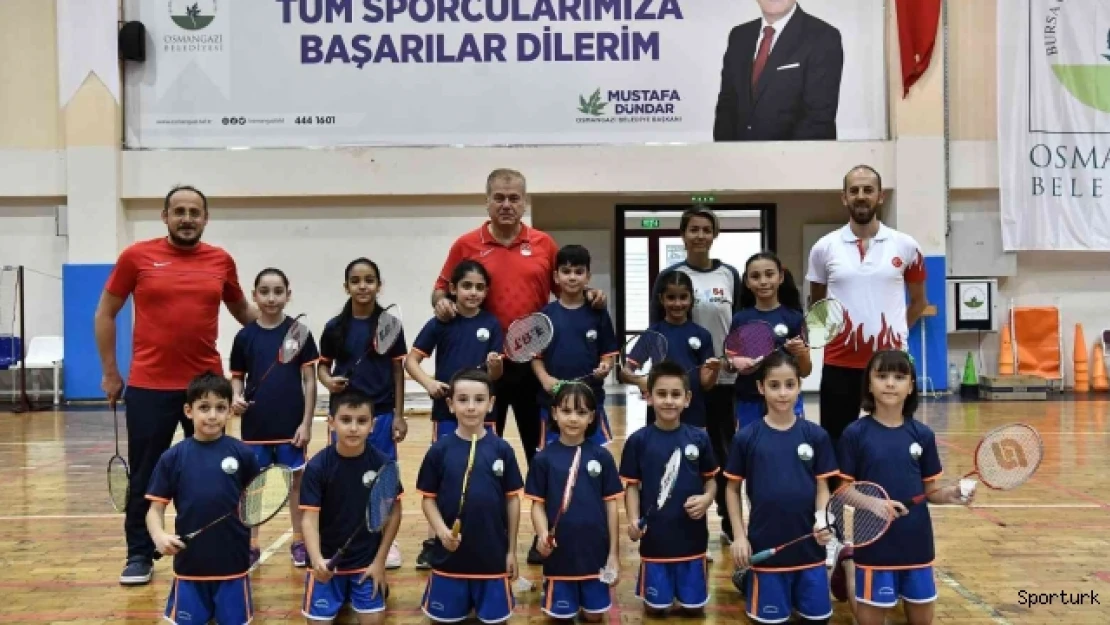 Osmangazi'de geleceğin badmintoncuları yetişiyor