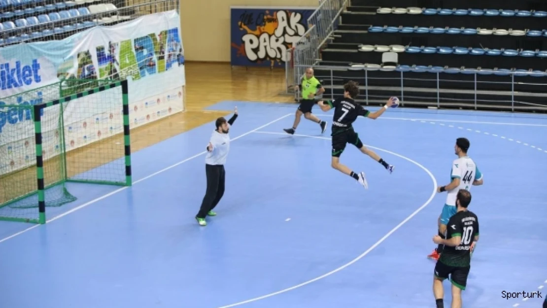 Sakarya Büyükşehir Hentbol Takımı, Ümraniye Belediyesi'ni 40-27'lik skorla mağlup etti