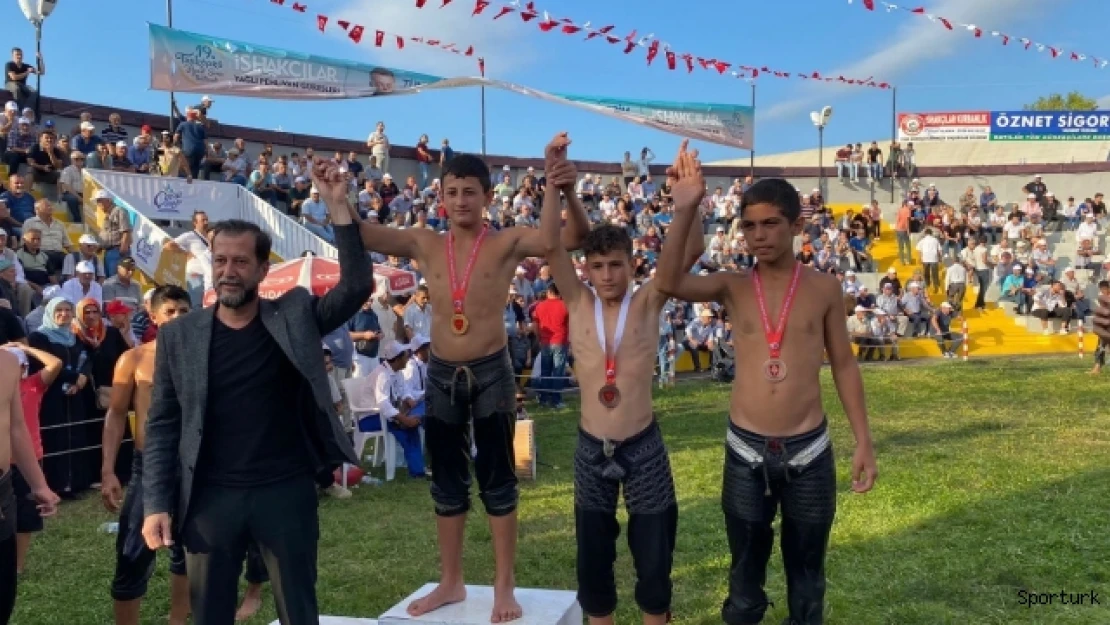 Sakaryalı pehlivanlar başarıya doymuyor