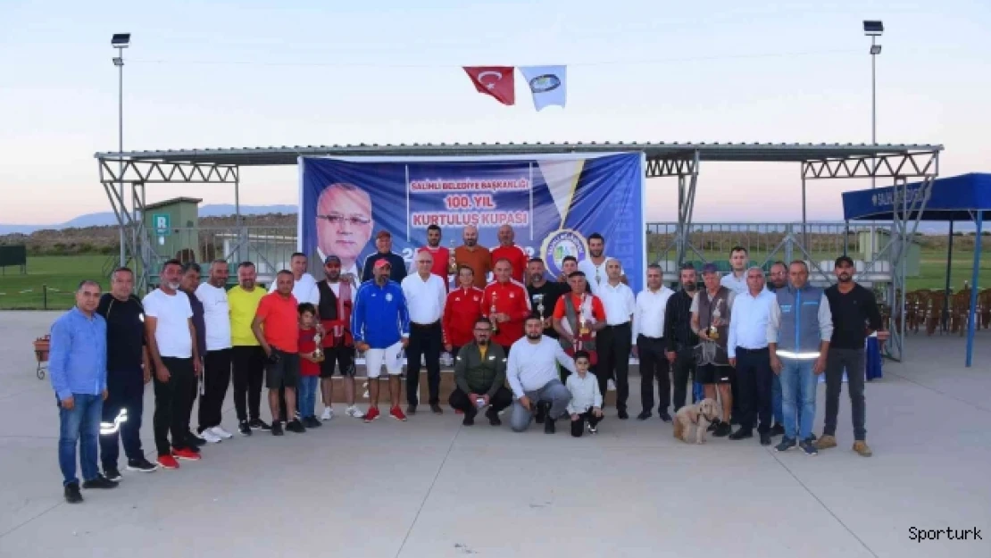 Salihli'de 100. Yıl Turnuvası'nda kupalar sahiplerini buldu