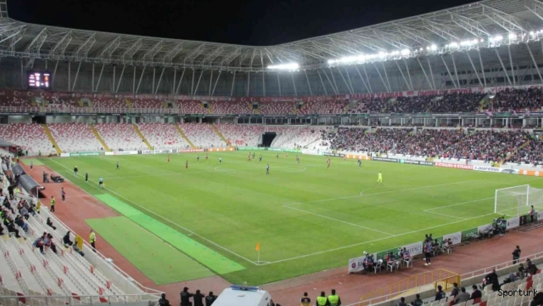 Sivassporlu taraftarlar Slavia Prag maçına ilgi göstermedi