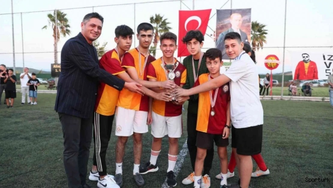 Ulaş Bayam Futbol Turnuvası'nda şampiyonların kupa heyecanı