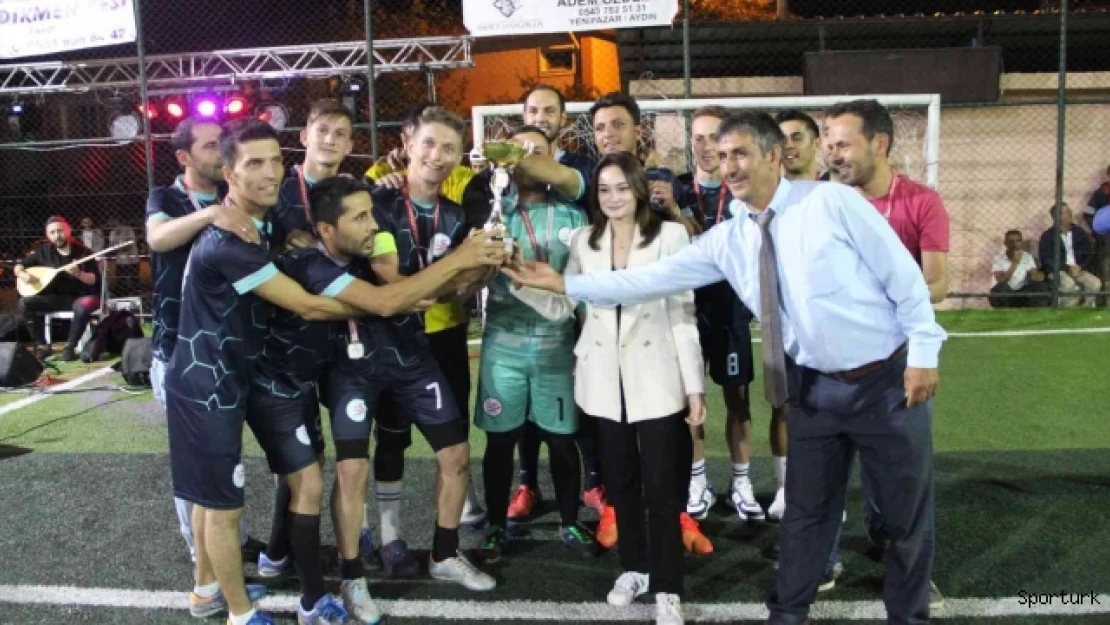 Yenipazar Karacaörenspor turnuvada şampiyon oldu