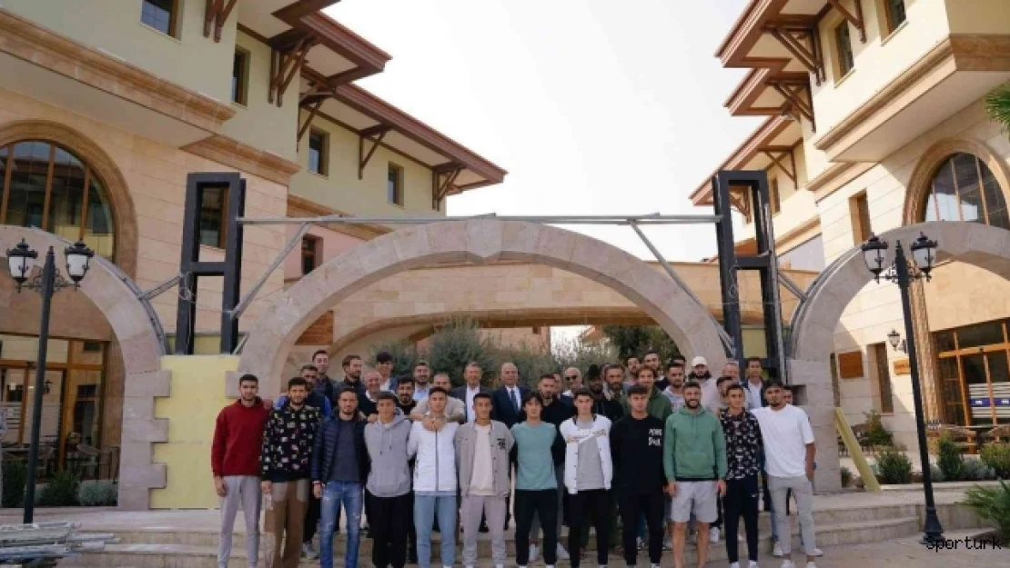 A. Denizlispor ailesi Başkan Zolan'la bir araya geldi