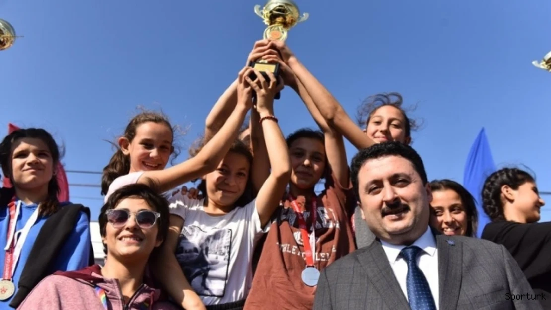 Altıeylül'de çocuklar sporla büyüyor