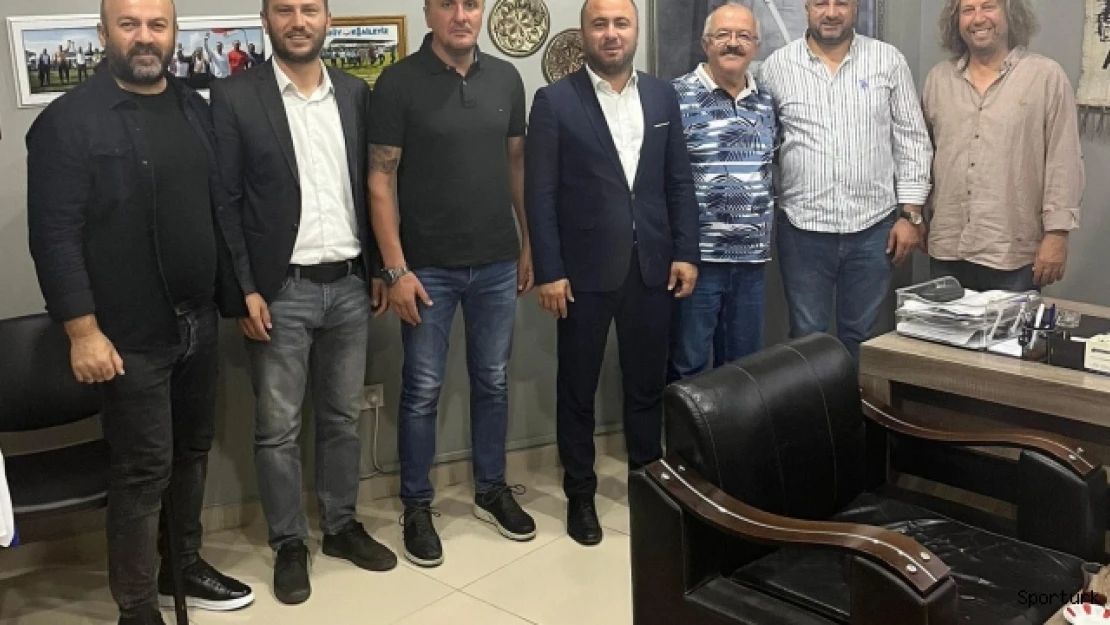 Amatörler Haftası'nda Ali Tonta ziyaretçilerini kabul etti